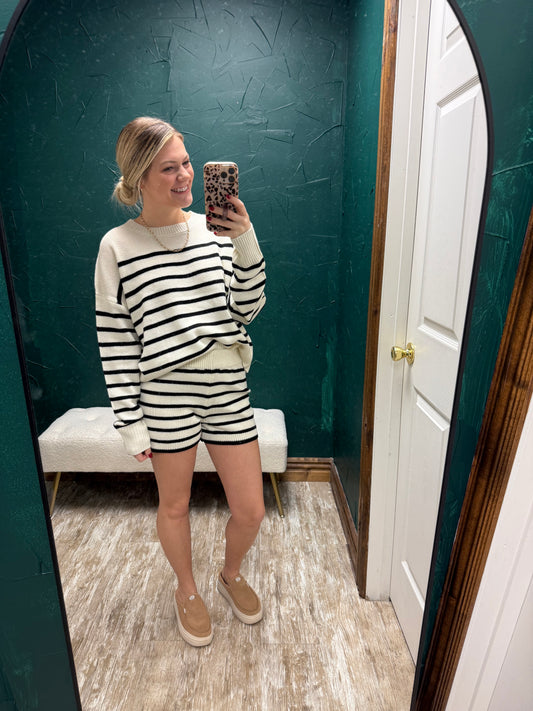 Black & White Stripe 2 pc. Set