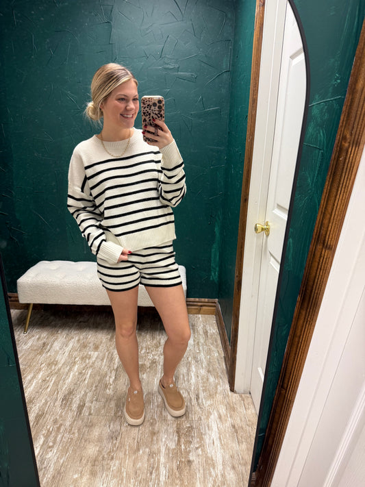 Black & White Stripe 2 pc. Set